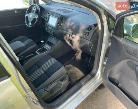 Серый Фольксваген Гольф Плюс, объемом двигателя 1.4 л и пробегом 206 тыс. км за 6300 $, фото 15 на Automoto.ua