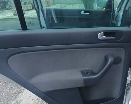 Серый Фольксваген Гольф Плюс, объемом двигателя 1.6 л и пробегом 240 тыс. км за 5999 $, фото 30 на Automoto.ua