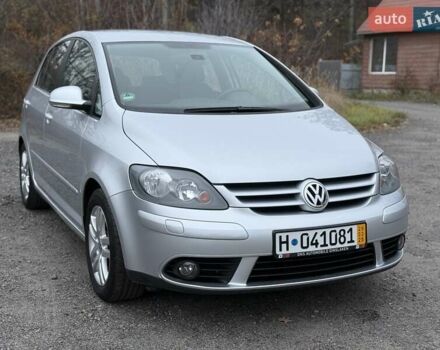 Серый Фольксваген Гольф Плюс, объемом двигателя 1.6 л и пробегом 189 тыс. км за 8400 $, фото 2 на Automoto.ua