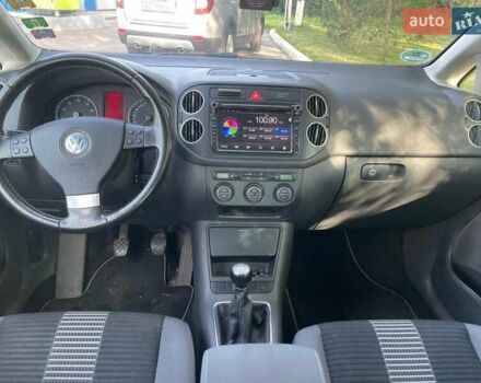 Серый Фольксваген Гольф Плюс, объемом двигателя 1.4 л и пробегом 206 тыс. км за 6300 $, фото 12 на Automoto.ua