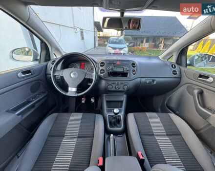 Серый Фольксваген Гольф Плюс, объемом двигателя 1.6 л и пробегом 208 тыс. км за 6490 $, фото 17 на Automoto.ua