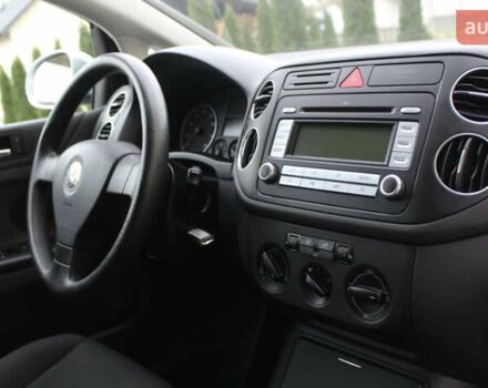 Серый Фольксваген Гольф Плюс, объемом двигателя 1.6 л и пробегом 210 тыс. км за 7500 $, фото 7 на Automoto.ua