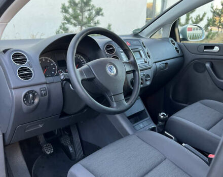 Серый Фольксваген Гольф Плюс, объемом двигателя 1.6 л и пробегом 99 тыс. км за 7250 $, фото 47 на Automoto.ua