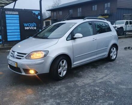 Серый Фольксваген Гольф Плюс, объемом двигателя 1.6 л и пробегом 240 тыс. км за 5999 $, фото 2 на Automoto.ua