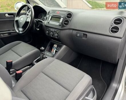 Серый Фольксваген Гольф Плюс, объемом двигателя 1.6 л и пробегом 127 тыс. км за 7550 $, фото 53 на Automoto.ua