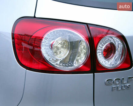 Серый Фольксваген Гольф Плюс, объемом двигателя 1.6 л и пробегом 189 тыс. км за 7800 $, фото 60 на Automoto.ua