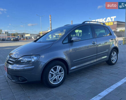 Фольксваген Гольф Плюс 2008 в Черкассах на Automoto.ua Серый Фольксваген Гольф Плюс, объемом двигателя 1.4 л и пробегом 238 тыс. км за 6599 $, фото 3 на Automoto.ua