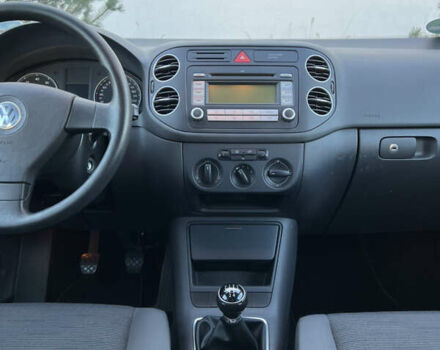 Серый Фольксваген Гольф Плюс, объемом двигателя 1.6 л и пробегом 99 тыс. км за 7250 $, фото 61 на Automoto.ua