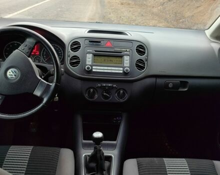 Серый Фольксваген Гольф Плюс, объемом двигателя 1.6 л и пробегом 199 тыс. км за 6550 $, фото 2 на Automoto.ua