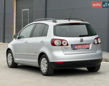 Серый Фольксваген Гольф Плюс, объемом двигателя 1.6 л и пробегом 206 тыс. км за 6200 $, фото 3 на Automoto.ua