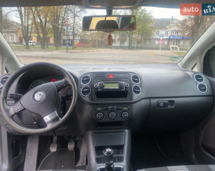 Серый Фольксваген Гольф Плюс, объемом двигателя 1.39 л и пробегом 220 тыс. км за 6100 $, фото 5 на Automoto.ua