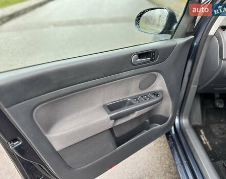 Серый Фольксваген Гольф Плюс, объемом двигателя 1.6 л и пробегом 165 тыс. км за 6850 $, фото 13 на Automoto.ua