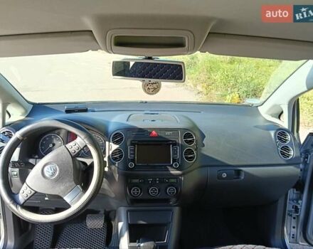 Серый Фольксваген Гольф Плюс, объемом двигателя 1.39 л и пробегом 165 тыс. км за 7500 $, фото 2 на Automoto.ua