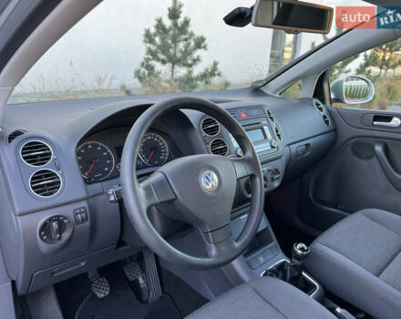 Серый Фольксваген Гольф Плюс, объемом двигателя 1.6 л и пробегом 99 тыс. км за 7250 $, фото 46 на Automoto.ua