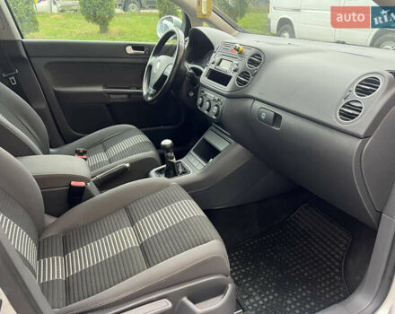 Серый Фольксваген Гольф Плюс, объемом двигателя 1.4 л и пробегом 226 тыс. км за 5400 $, фото 27 на Automoto.ua