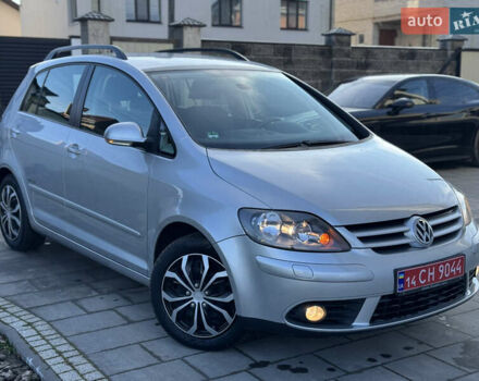 Серый Фольксваген Гольф Плюс, объемом двигателя 1.6 л и пробегом 208 тыс. км за 6490 $, фото 5 на Automoto.ua