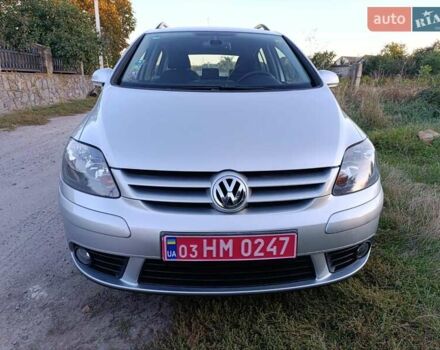 Серый Фольксваген Гольф Плюс, объемом двигателя 1.6 л и пробегом 237 тыс. км за 6399 $, фото 3 на Automoto.ua