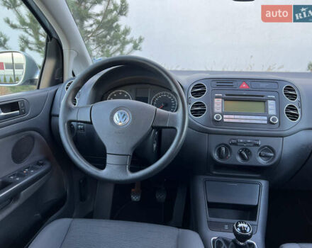 Серый Фольксваген Гольф Плюс, объемом двигателя 1.6 л и пробегом 99 тыс. км за 7250 $, фото 59 на Automoto.ua