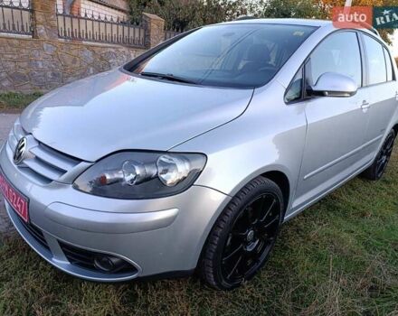 Серый Фольксваген Гольф Плюс, объемом двигателя 1.6 л и пробегом 237 тыс. км за 6399 $, фото 2 на Automoto.ua