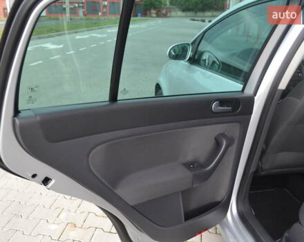 Сірий Фольксваген Golf Plus, об'ємом двигуна 1.6 л та пробігом 160 тис. км за 7999 $, фото 25 на Automoto.ua