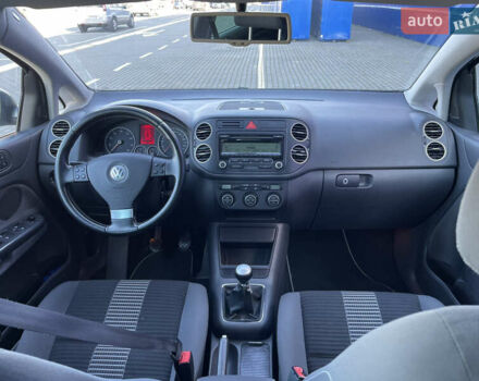 Серый Фольксваген Гольф Плюс, объемом двигателя 1.4 л и пробегом 174 тыс. км за 6150 $, фото 12 на Automoto.ua
