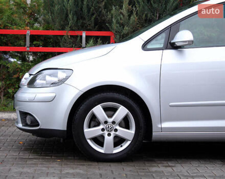 Серый Фольксваген Гольф Плюс, объемом двигателя 1.6 л и пробегом 189 тыс. км за 7800 $, фото 6 на Automoto.ua