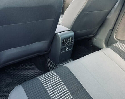 Сірий Фольксваген Golf Plus, об'ємом двигуна 1.4 л та пробігом 197 тис. км за 6000 $, фото 6 на Automoto.ua