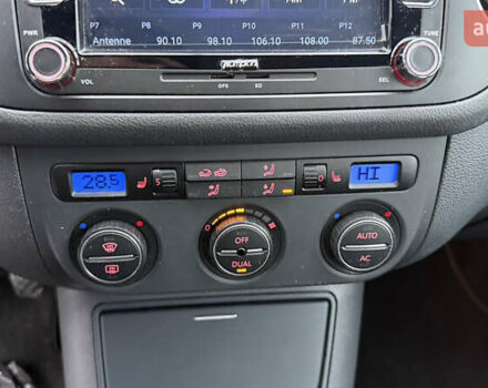 Серый Фольксваген Гольф Плюс, объемом двигателя 1.4 л и пробегом 220 тыс. км за 6500 $, фото 21 на Automoto.ua