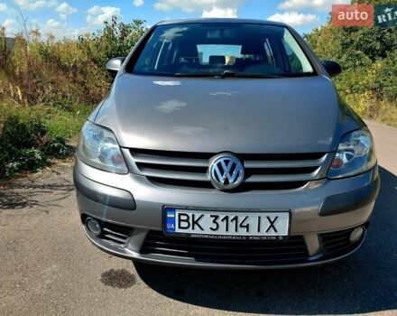 Сірий Фольксваген Golf Plus, об'ємом двигуна 1.6 л та пробігом 250 тис. км за 7400 $, фото 20 на Automoto.ua