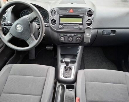 Серый Фольксваген Гольф Плюс, объемом двигателя 1.4 л и пробегом 190 тыс. км за 6250 $, фото 7 на Automoto.ua