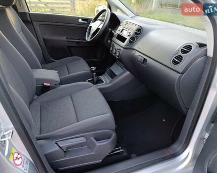 Серый Фольксваген Гольф Плюс, объемом двигателя 1.6 л и пробегом 237 тыс. км за 6399 $, фото 11 на Automoto.ua