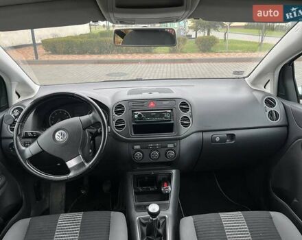 Серый Фольксваген Гольф Плюс, объемом двигателя 1.6 л и пробегом 192 тыс. км за 5350 $, фото 5 на Automoto.ua