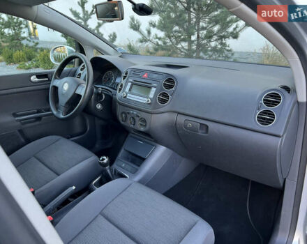 Серый Фольксваген Гольф Плюс, объемом двигателя 1.6 л и пробегом 99 тыс. км за 7250 $, фото 53 на Automoto.ua