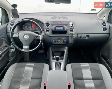 Серый Фольксваген Гольф Плюс, объемом двигателя 1.4 л и пробегом 199 тыс. км за 7500 $, фото 12 на Automoto.ua