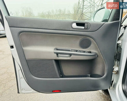 Серый Фольксваген Гольф Плюс, объемом двигателя 1.6 л и пробегом 245 тыс. км за 7800 $, фото 14 на Automoto.ua