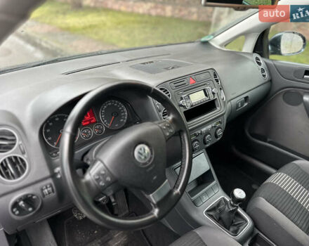 Серый Фольксваген Гольф Плюс, объемом двигателя 1.6 л и пробегом 165 тыс. км за 6850 $, фото 19 на Automoto.ua