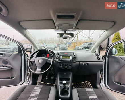 Серый Фольксваген Гольф Плюс, объемом двигателя 1.6 л и пробегом 245 тыс. км за 7800 $, фото 18 на Automoto.ua