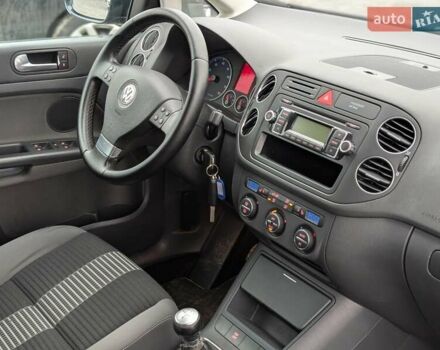 Серый Фольксваген Гольф Плюс, объемом двигателя 1.6 л и пробегом 159 тыс. км за 6950 $, фото 41 на Automoto.ua