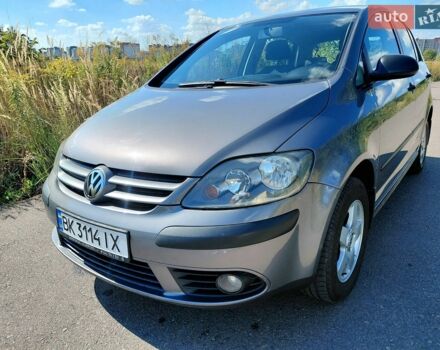 Сірий Фольксваген Golf Plus, об'ємом двигуна 1.6 л та пробігом 250 тис. км за 7400 $, фото 19 на Automoto.ua