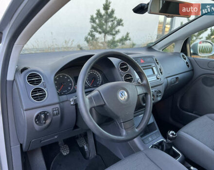 Серый Фольксваген Гольф Плюс, объемом двигателя 1.6 л и пробегом 99 тыс. км за 7250 $, фото 45 на Automoto.ua