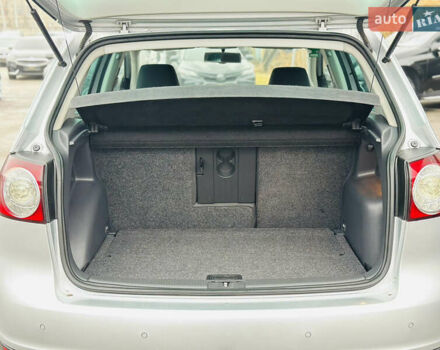 Серый Фольксваген Гольф Плюс, объемом двигателя 1.6 л и пробегом 245 тыс. км за 7800 $, фото 10 на Automoto.ua