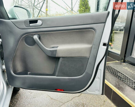 Серый Фольксваген Гольф Плюс, объемом двигателя 1.6 л и пробегом 245 тыс. км за 7800 $, фото 24 на Automoto.ua