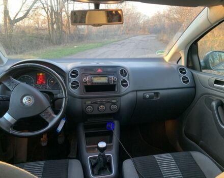 Серый Фольксваген Гольф Плюс, объемом двигателя 1.6 л и пробегом 160 тыс. км за 6200 $, фото 5 на Automoto.ua