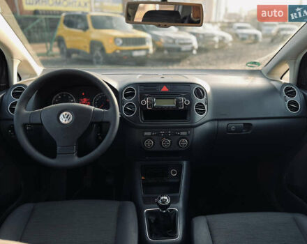 Серый Фольксваген Гольф Плюс, объемом двигателя 1.6 л и пробегом 239 тыс. км за 7400 $, фото 11 на Automoto.ua