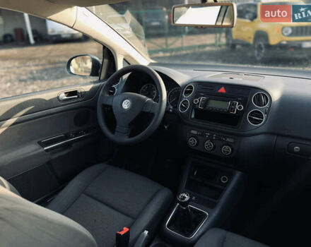 Серый Фольксваген Гольф Плюс, объемом двигателя 1.6 л и пробегом 239 тыс. км за 7400 $, фото 7 на Automoto.ua