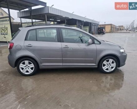Серый Фольксваген Гольф Плюс, объемом двигателя 1.39 л и пробегом 257 тыс. км за 6700 $, фото 2 на Automoto.ua