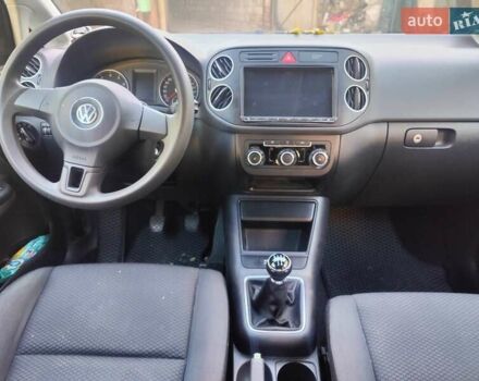 Серый Фольксваген Гольф Плюс, объемом двигателя 1.6 л и пробегом 144 тыс. км за 9000 $, фото 12 на Automoto.ua