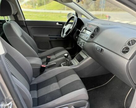 Серый Фольксваген Гольф Плюс, объемом двигателя 1.4 л и пробегом 177 тыс. км за 6400 $, фото 6 на Automoto.ua