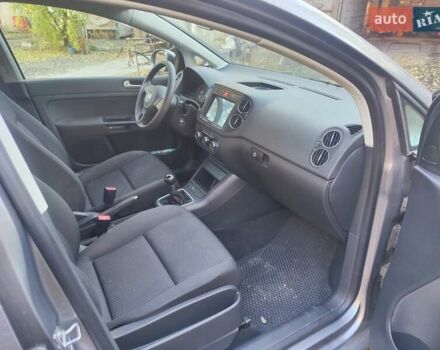 Серый Фольксваген Гольф Плюс, объемом двигателя 1.6 л и пробегом 144 тыс. км за 9000 $, фото 11 на Automoto.ua