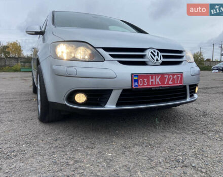 Фольксваген Гольф Плюс 2009 в Ровно на Automoto.ua Серый Фольксваген Гольф Плюс, объемом двигателя 1.6 л и пробегом 172 тыс. км за 7550 $, фото 2 на Automoto.ua